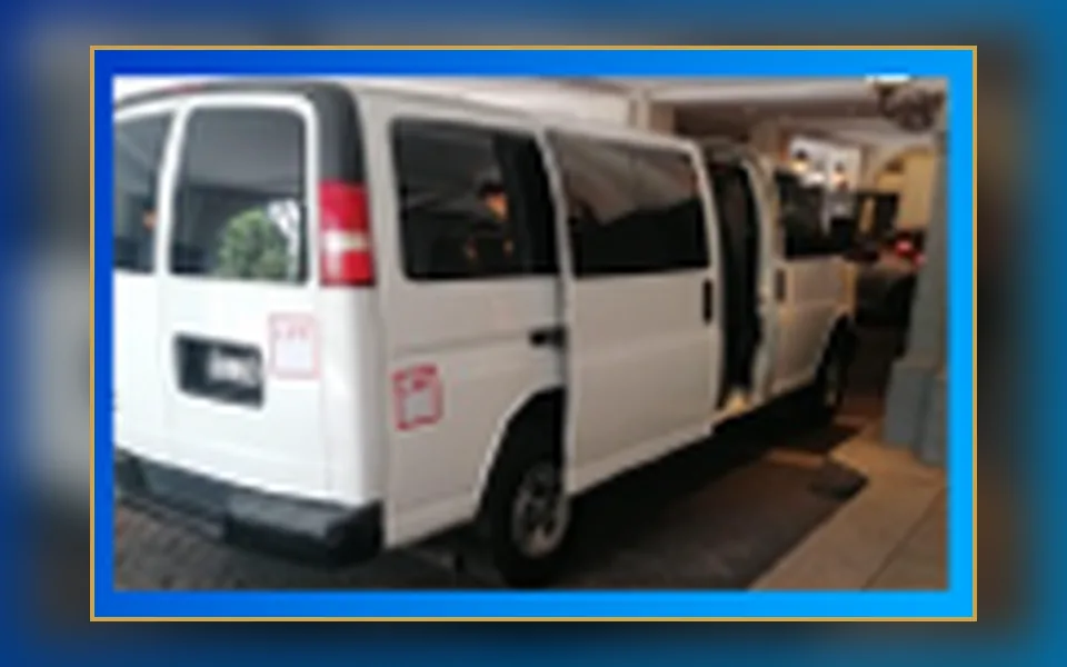 Express Van — 15 pasajeros