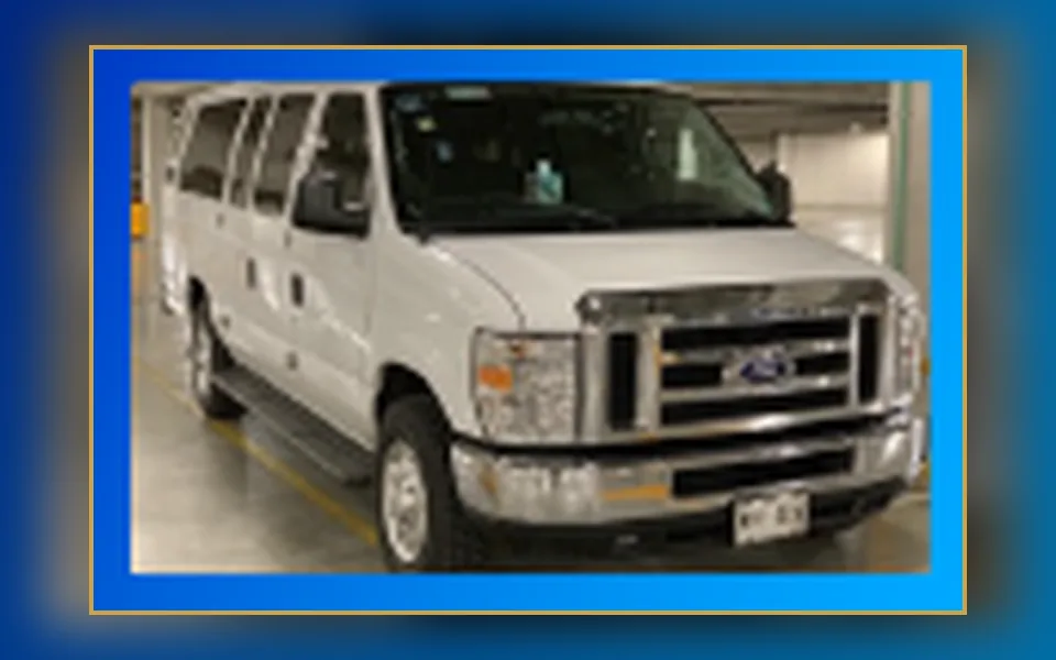 Ford Econoline — 10, 12 y 15 pasajeros